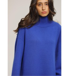 Blaues Wollkleid mit Rollkragen