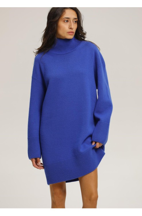 Blaues Wollkleid mit Rollkragen