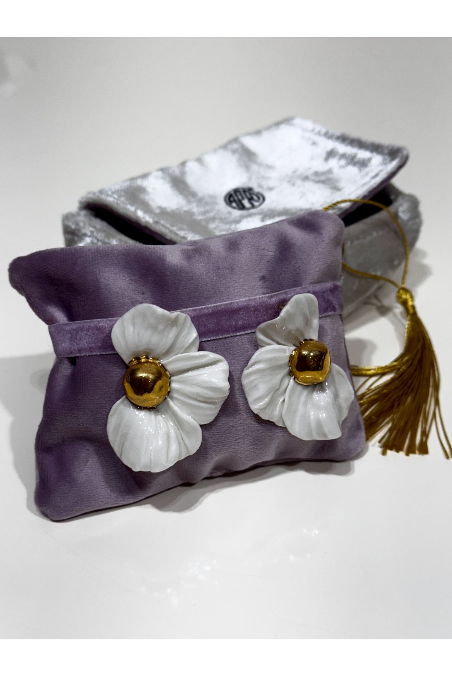 Weiße Blüte Ohrringe von A.PRI Jewelry Weiße Blüte Ohrringe von A.PRI Jewelry