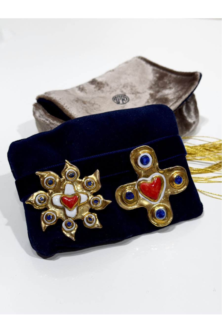 Barockkreuze Ohrringe von A.PRI Jewelry Barockkreuze Ohrringe von A.PRI Jewelry