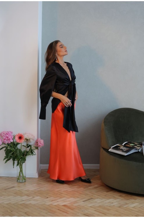 Schwarze Bluse mit Bindebändern von Attire