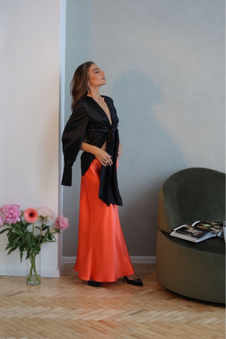 Schwarze Bluse mit Bindebändern von Attire