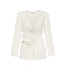 Blazer mit Blumenbrosche von Attire by Halyna Davydiuk