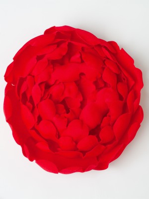 Blumenbrosche Rose von Attire by Halyna Davydiuk (rot)