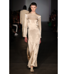 Langes Seidenkleid
