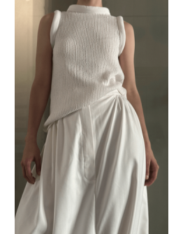 White knitted top with silk