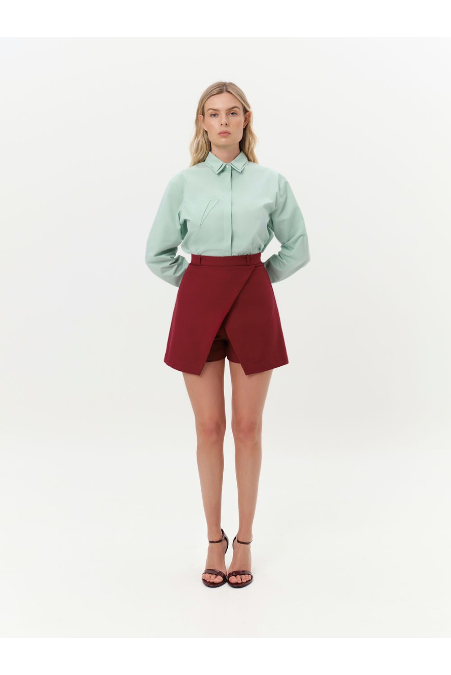 Dar Ann AXIS Shorts in Bordeaux