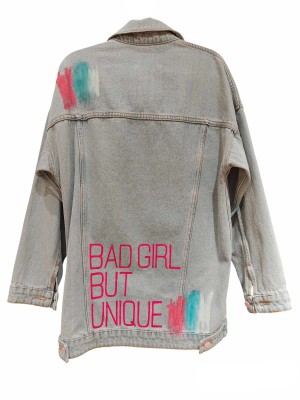 "Bad girl but unique" hellblau handgemalt Jeansjacke