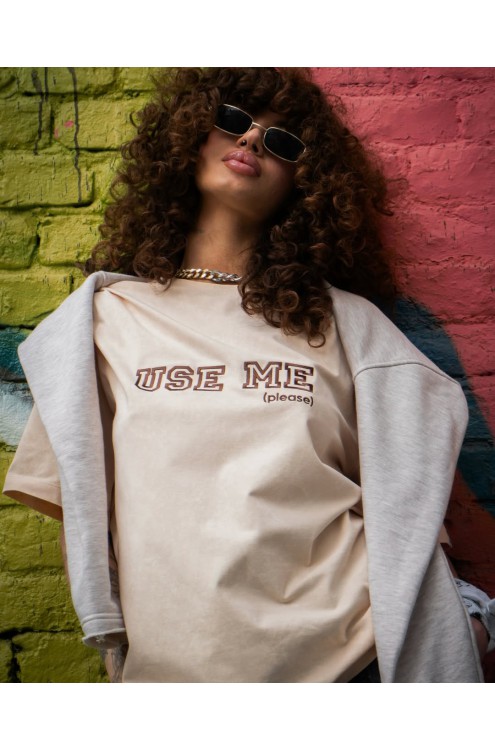 T-Shirt "USE ME" mit Maschinenstickerei (Beige)