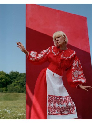 Ethnisches Kleid „Anna“ mit Stickerei von EMBROIDEREDGEM (Rot)