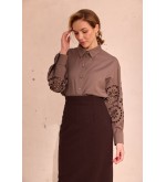 Bluse Olena von EMBROIDEREDGEM (Kaffee mit Milch)