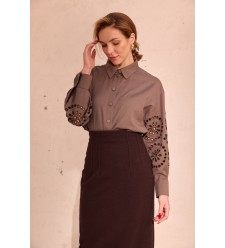 Bluse Olena von EMBROIDEREDGEM (Kaffee mit Milch)