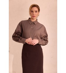 Bluse Olena von EMBROIDEREDGEM (Kaffee mit Milch)