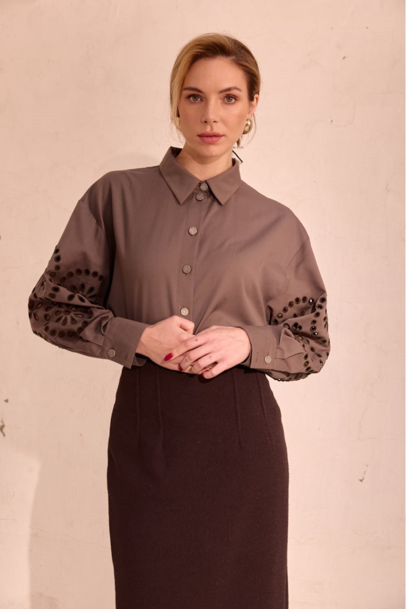 Bluse Olena von EMBROIDEREDGEM (Kaffee mit Milch)