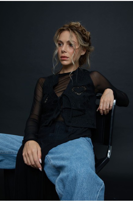 Weste „Heart“ von EMBROIDEREDGEM (Schwarz) Weste „Heart“ von EMBROIDEREDGEM (Schwarz)