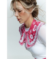 Flower-Kragen von EMBROIDEREDGEM (Rosa)
