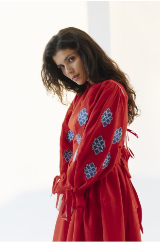 Kleid Ruta von EMBROIDEREDGEM (Rot)
