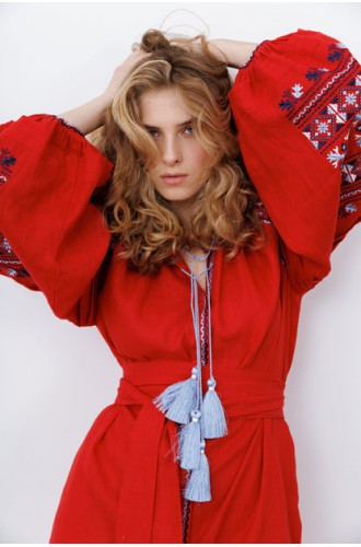 Kleid Smereka mit Stickerei von EMBROIDEREDGEM