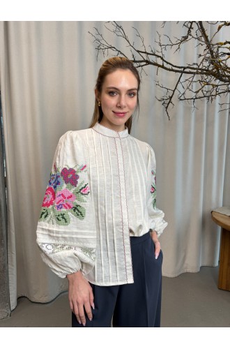 Bluse Lada von EMBROIDEREDGEM (Weiß)