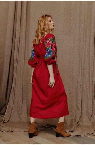 Stickkleid „Pfingstrose“ von EmbroideredGem (Rot)
