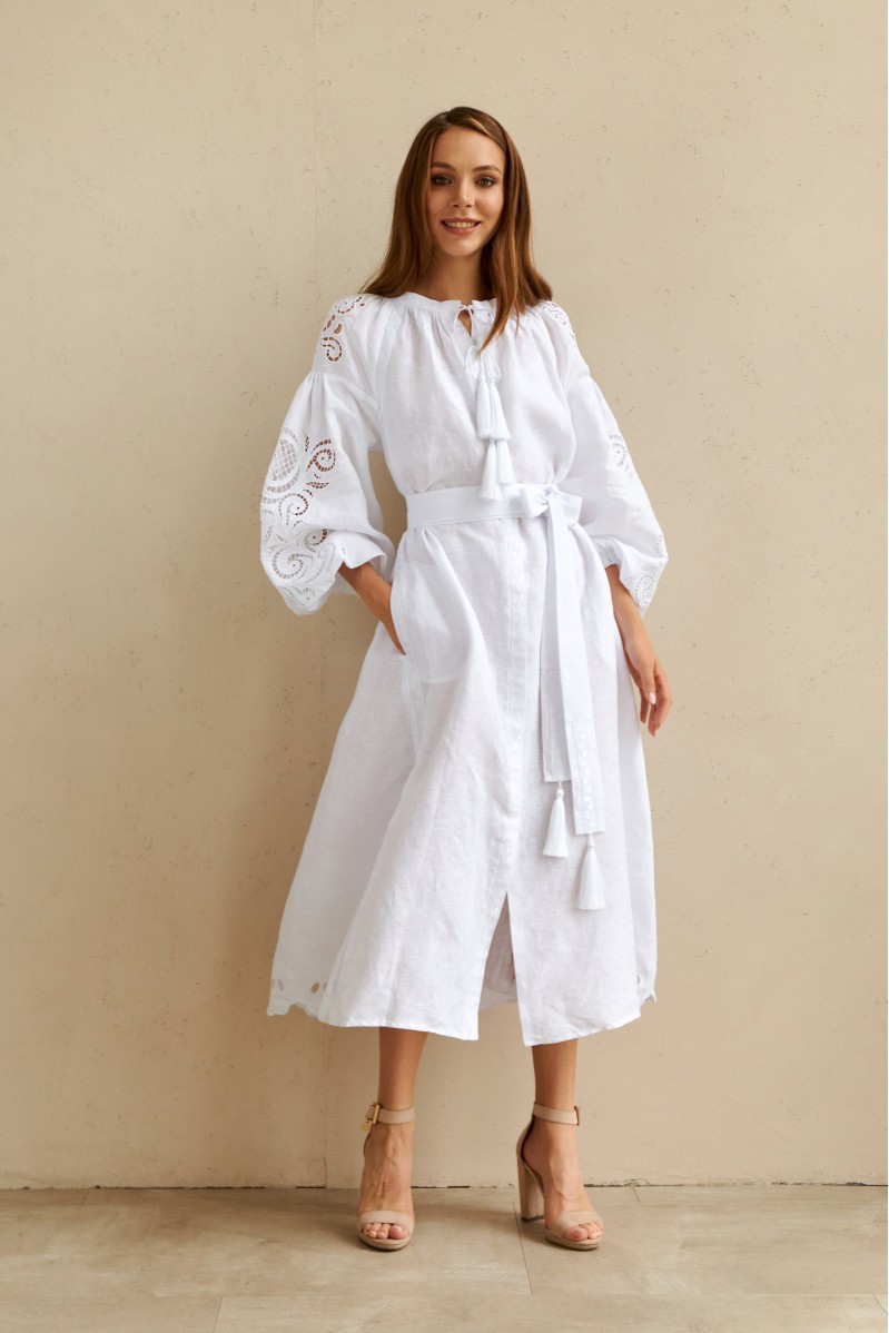 Kleid Oscar von EMBROIDEREDGEM (Weiß)