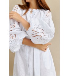 Kleid Oscar von EMBROIDEREDGEM (Weiß)