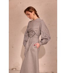 Kleid Olena von EMBROIDEREDGEM (Grau)