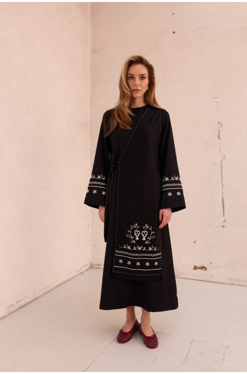 Kleid Lesya von EMBROIDEREDGEM (Schwarz)