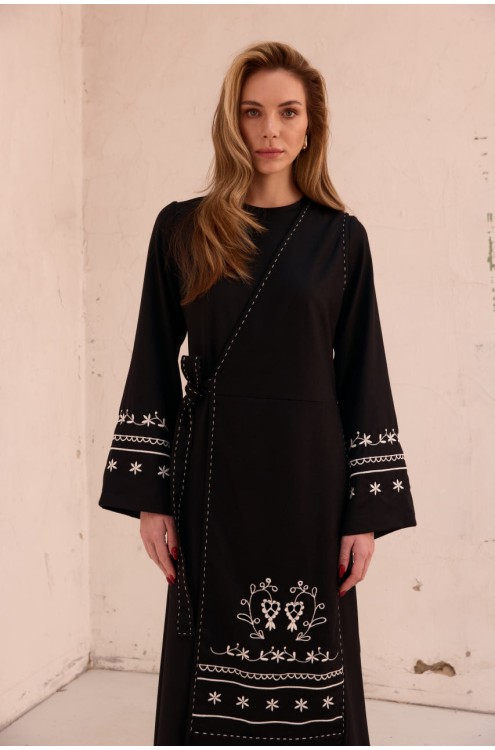 Kleid Lesya von EMBROIDEREDGEM (Schwarz)