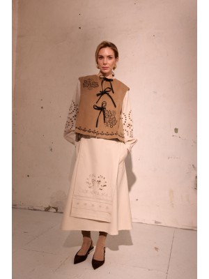 Kurze Weste Isidora von EMBROIDEREDGEM