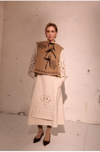 Kurze Weste Isidora von EMBROIDEREDGEM