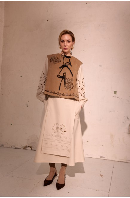 Kurze Weste Isidora von EMBROIDEREDGEM Kurze Weste Isidora von EMBROIDEREDGEM