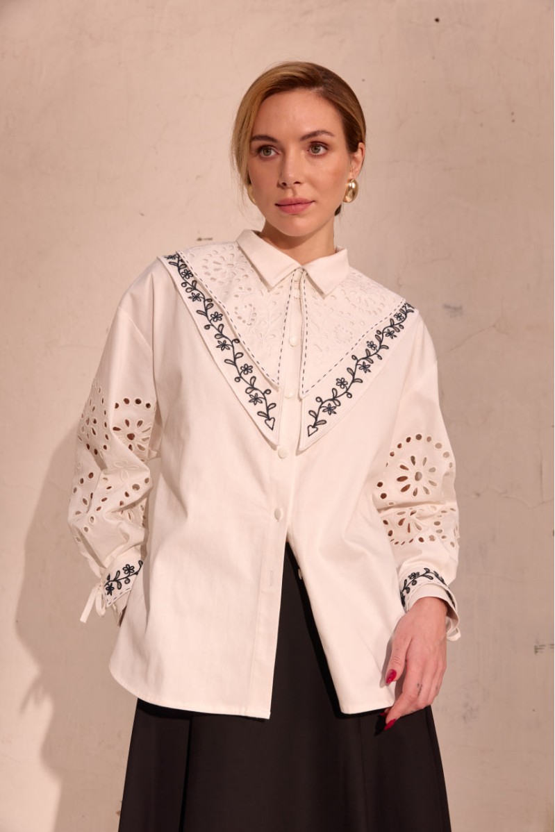 Bluse Olena von EMBROIDEREDGEM (Weiß)