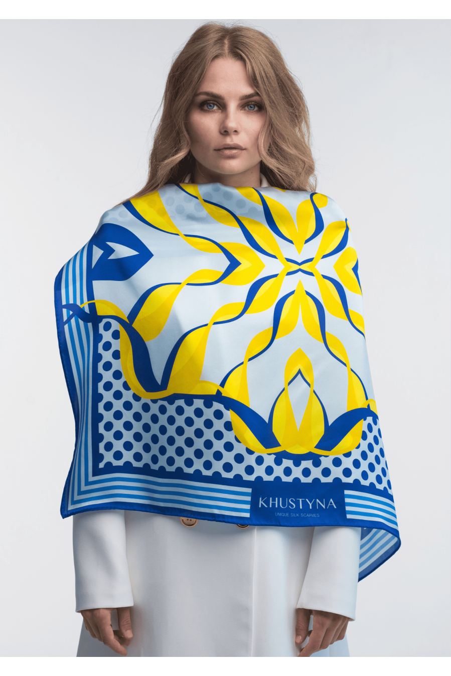 Seidentuch Ukrainische Hummel von Khustyna (blau)