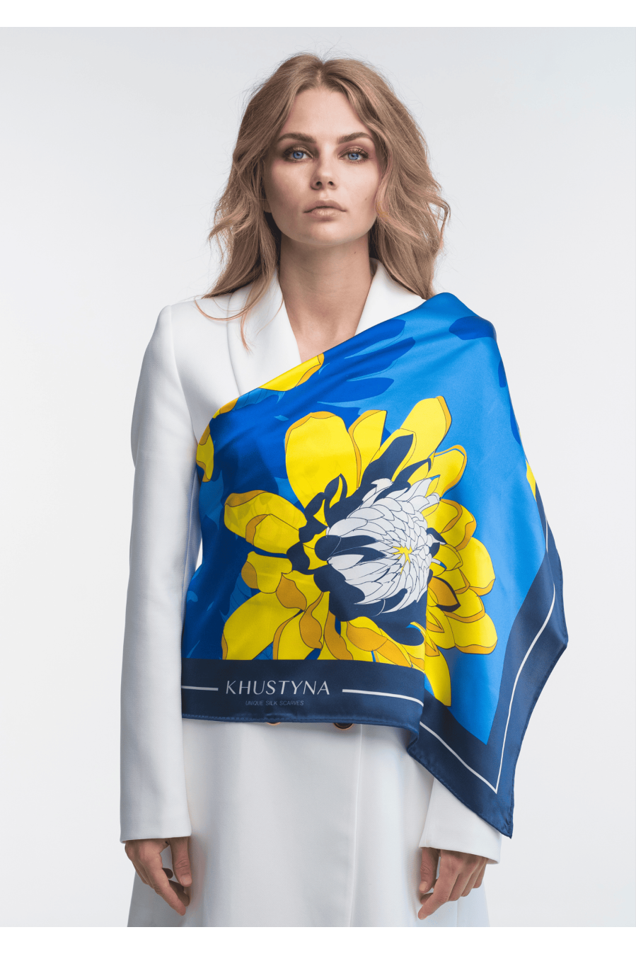 Seidentuch Ukrainische Pfingstrosen von Khustyna