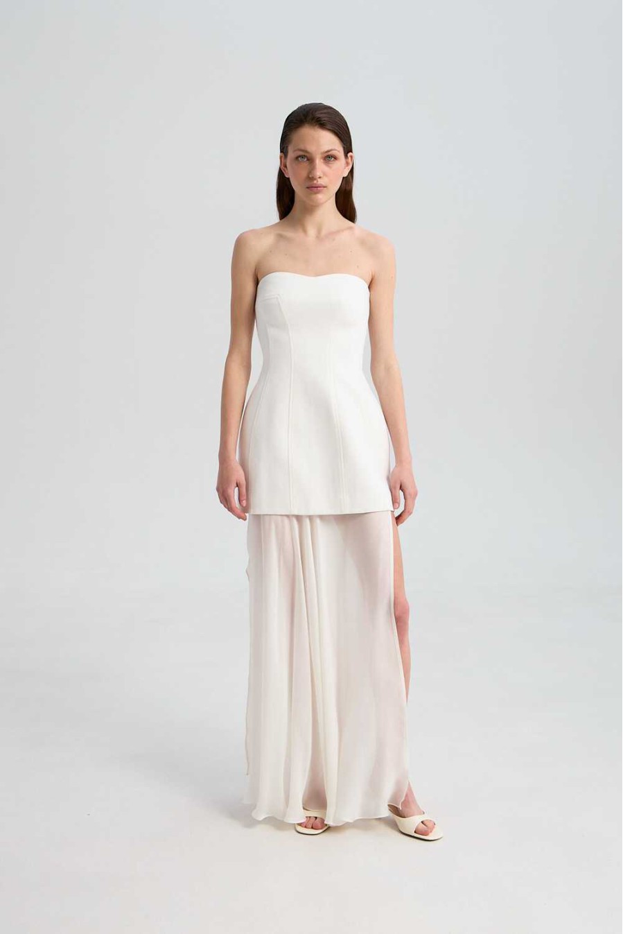 Kleid Monpazier White Linen von L'eskizzo Kleid Monpazier White Linen von L'eskizzo