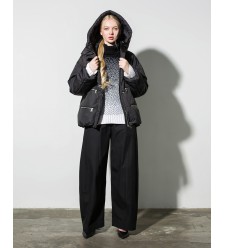 Maha Gesteppte Jacke mit Metall-Reißverschlüssen (Schwarz)