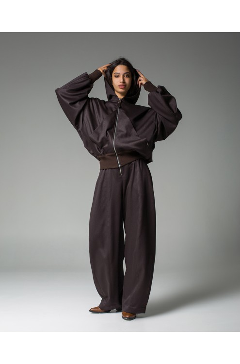 Maha Set: Jacke mit Kapuze und Barrel-Hose (Schokoladenbraun)