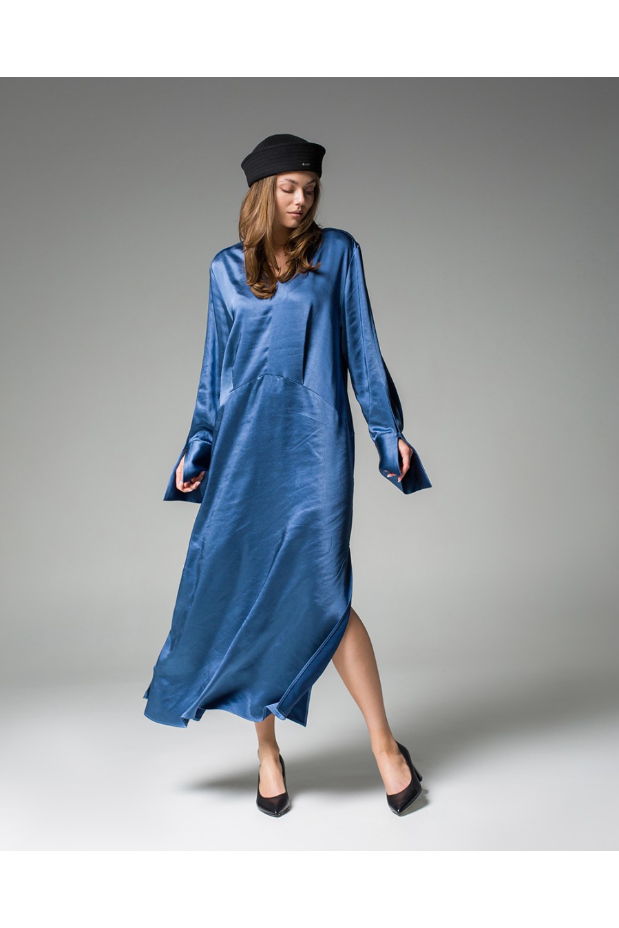 Maha Satin-Maxikleid (Denim blau) Maha Satin-Maxikleid (Denim blau)