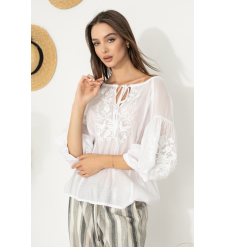 Leichte vyshyvanka Bluse in weiß
