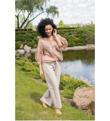 Leichte Vyshyvanka Bluse in beige