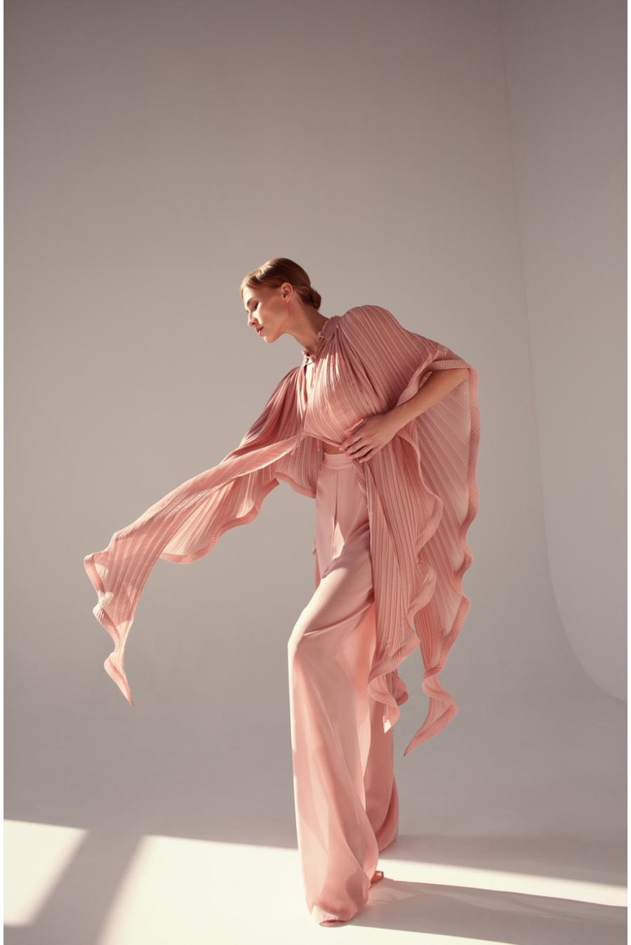 Asymmetrische, transformierte Plissee-Chiffonbluse